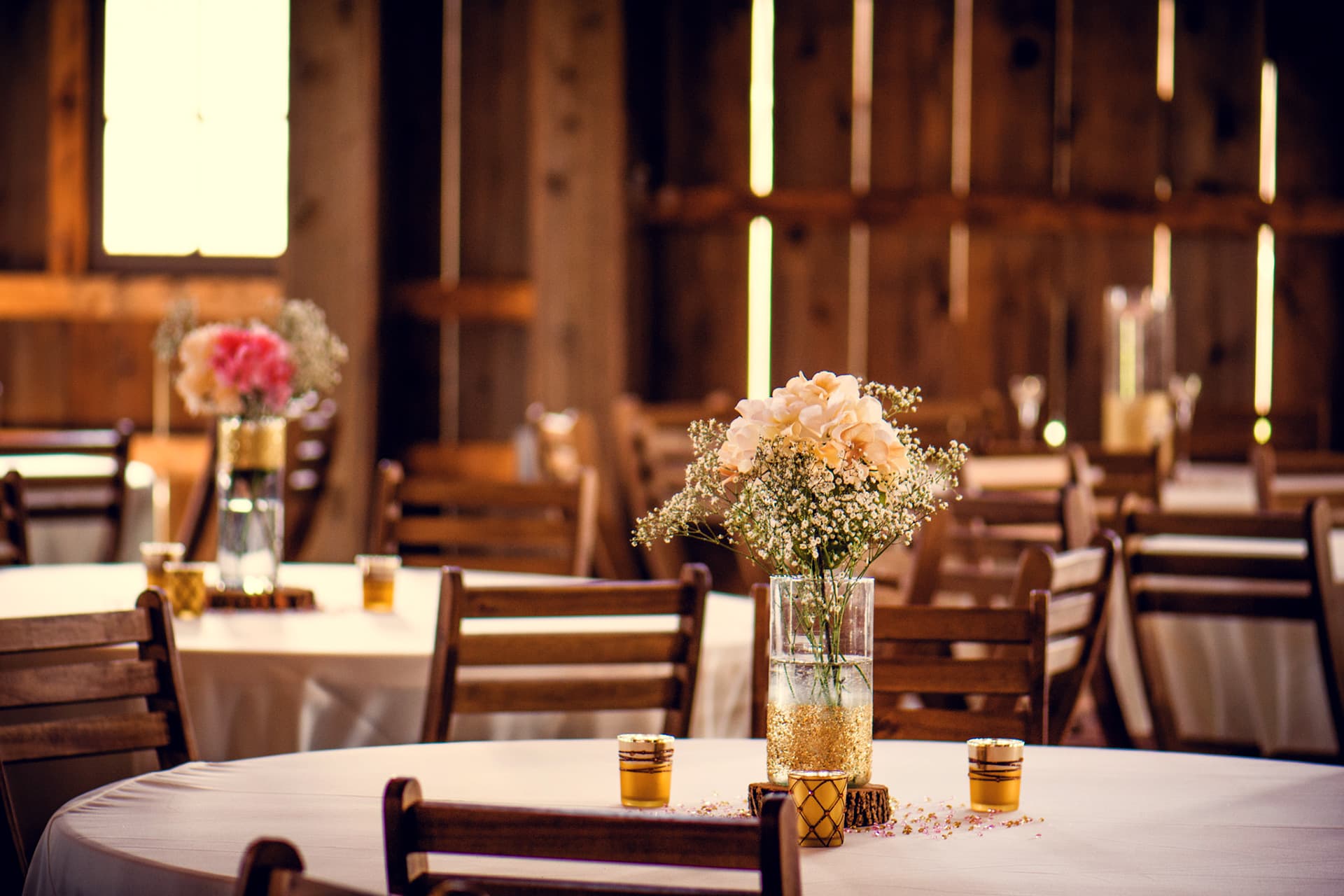 10 Trendy Romantic Rustic Barn Wedding Decoration Ideas - Esperanza Ranch